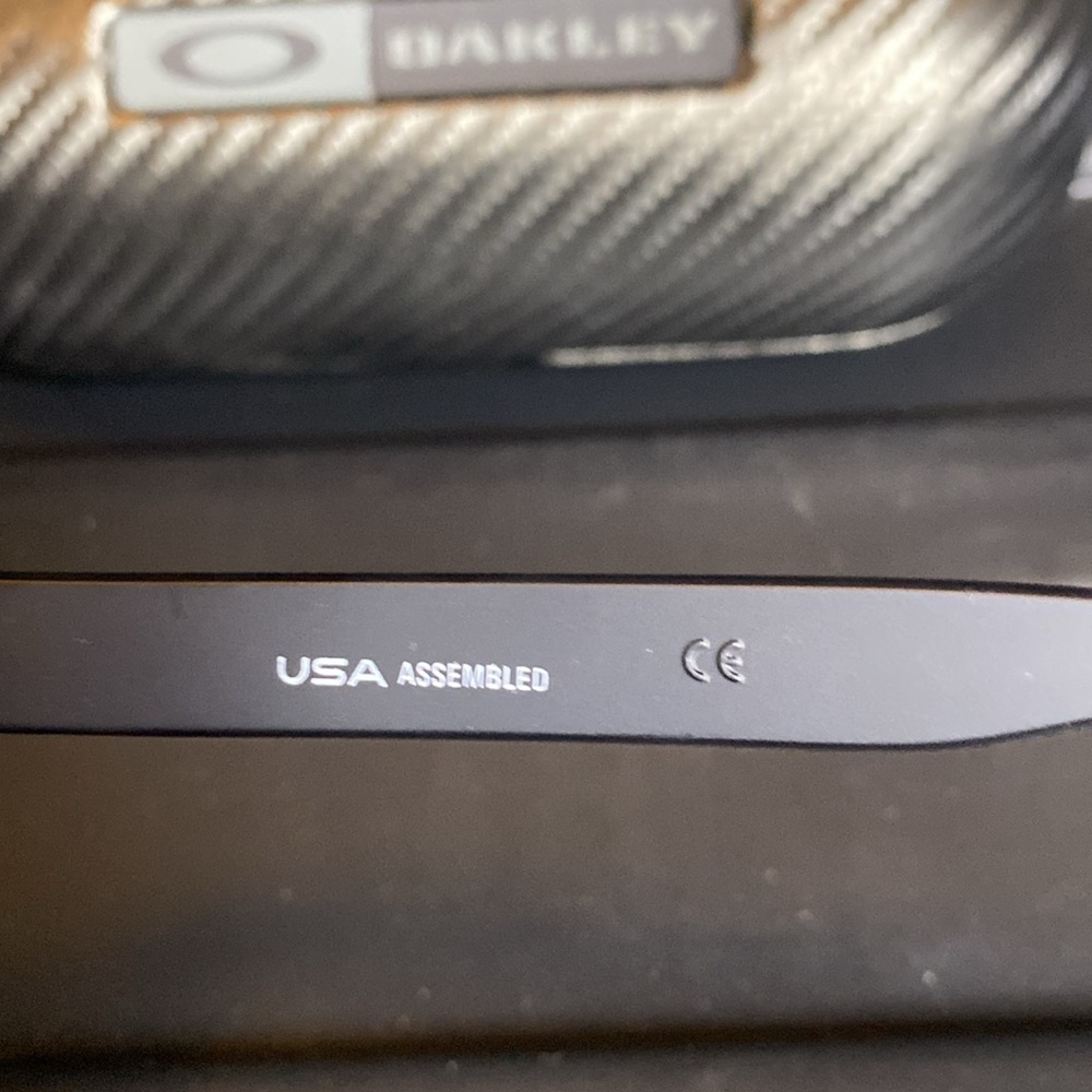 NWT! Brand New Oakley Men’s Sunglasses! - Picture 3 of 9